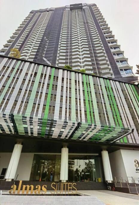 C0704 Almas Suite Seaview & Netflix Stay نوساجايا المظهر الخارجي الصورة