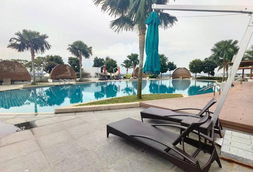 C0704 Almas Suite Seaview & Netflix Stay نوساجايا المظهر الخارجي الصورة