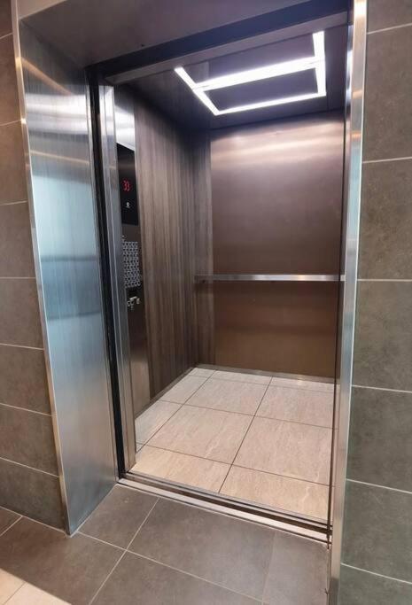 C0704 Almas Suite Seaview & Netflix Stay نوساجايا المظهر الخارجي الصورة