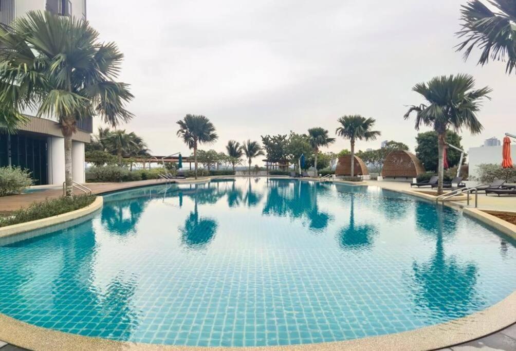 C0704 Almas Suite Seaview & Netflix Stay نوساجايا المظهر الخارجي الصورة