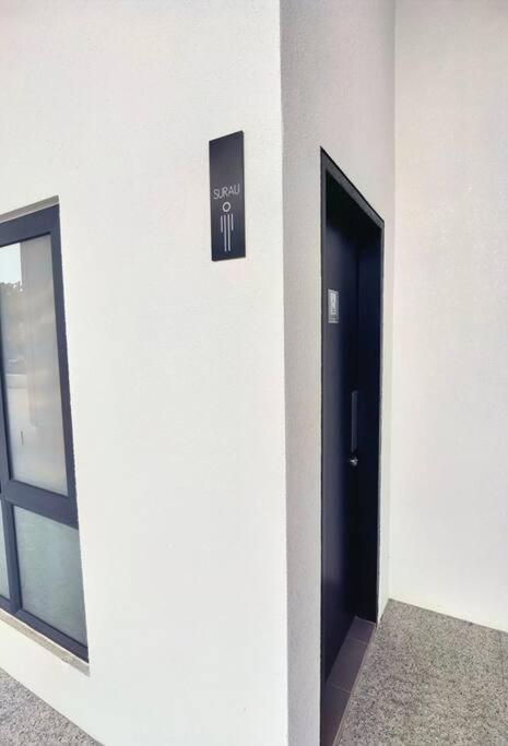 C0704 Almas Suite Seaview & Netflix Stay نوساجايا المظهر الخارجي الصورة