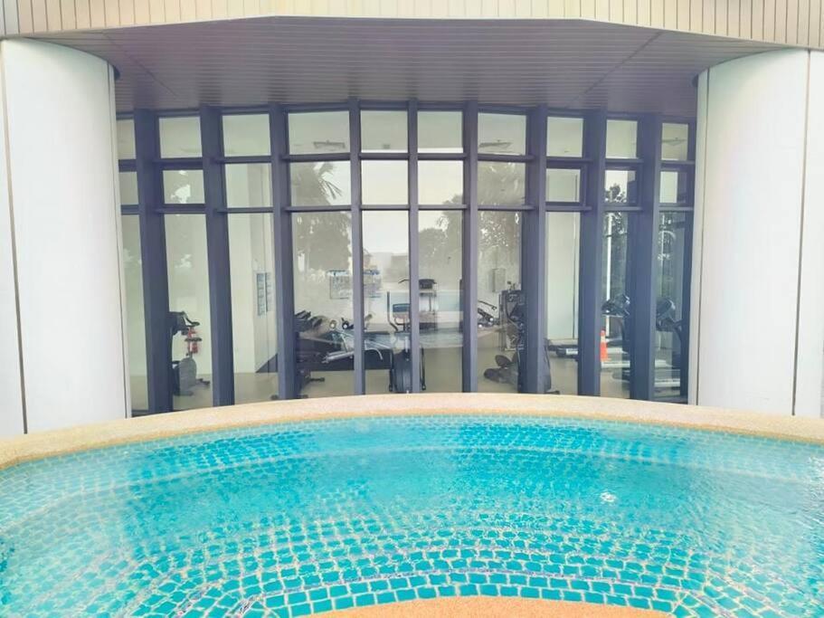 C0704 Almas Suite Seaview & Netflix Stay نوساجايا المظهر الخارجي الصورة