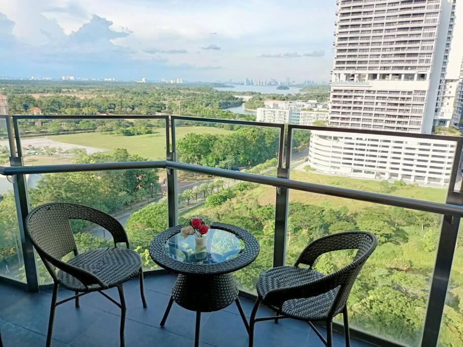 C0704 Almas Suite Seaview & Netflix Stay نوساجايا المظهر الخارجي الصورة