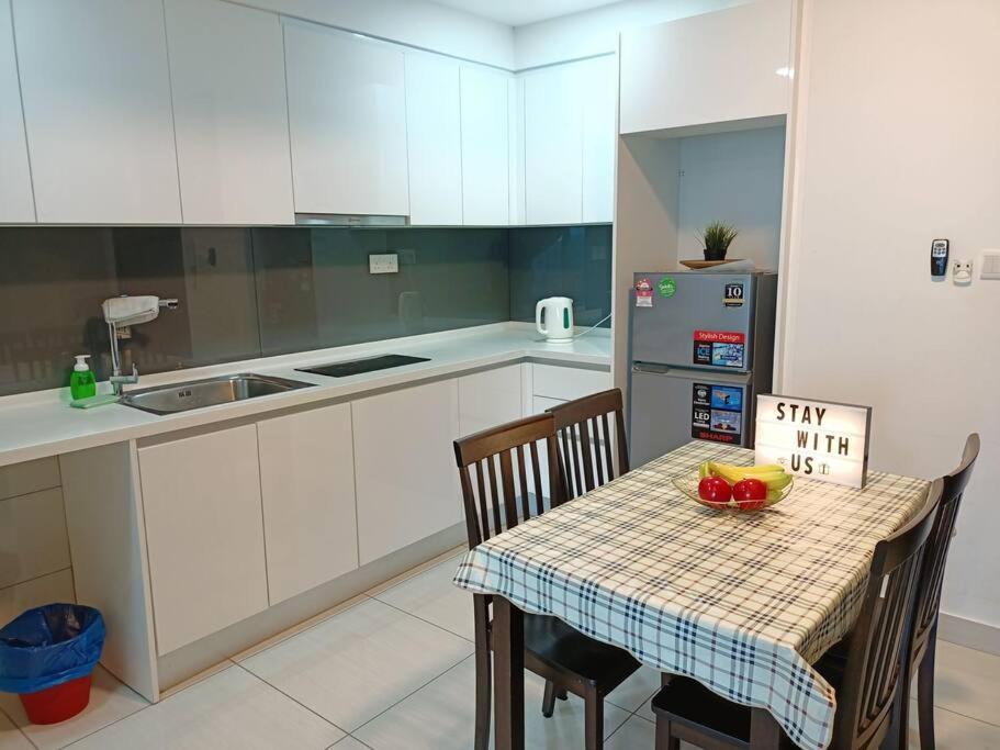 C0704 Almas Suite Seaview & Netflix Stay نوساجايا المظهر الخارجي الصورة