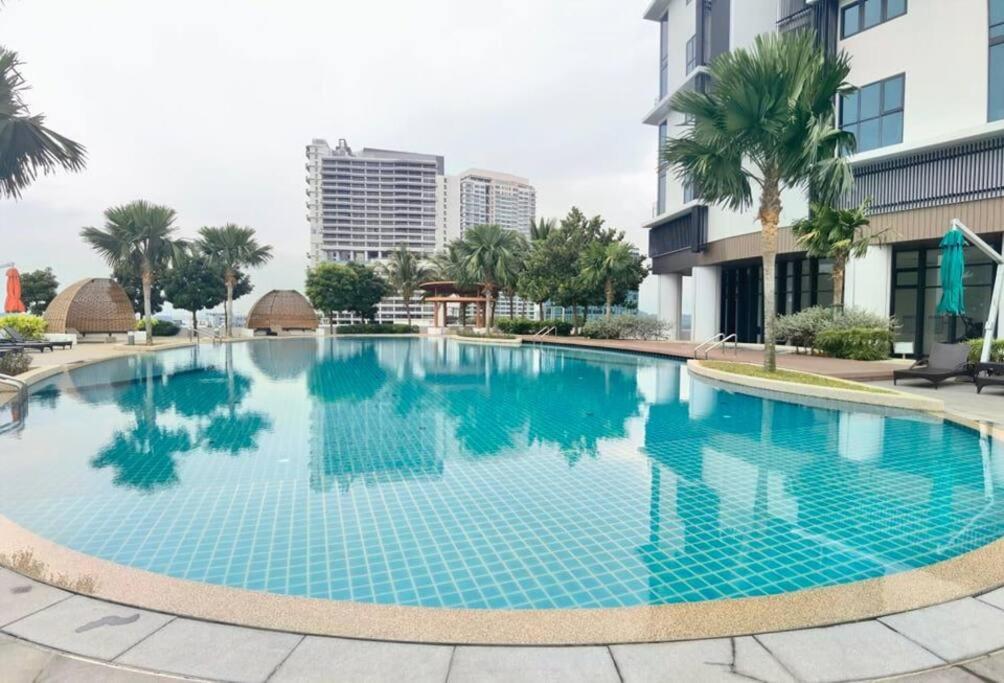 C0704 Almas Suite Seaview & Netflix Stay نوساجايا المظهر الخارجي الصورة