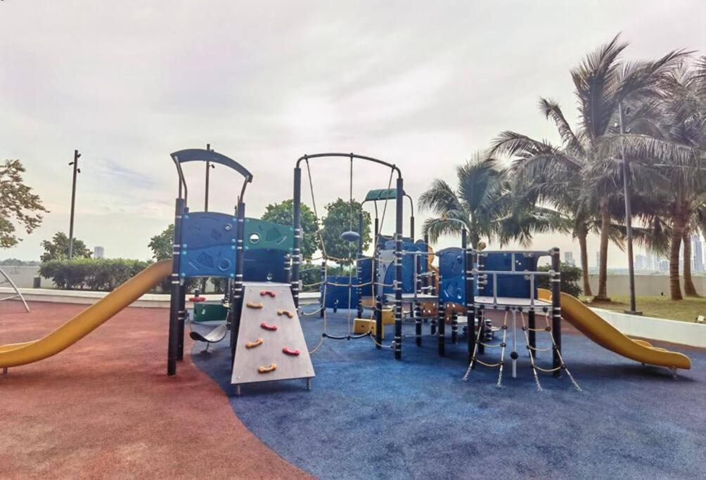 C0704 Almas Suite Seaview & Netflix Stay نوساجايا المظهر الخارجي الصورة