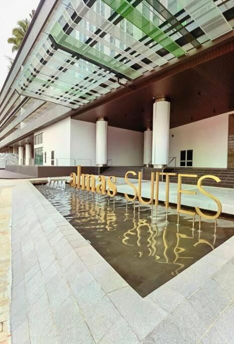 C0704 Almas Suite Seaview & Netflix Stay نوساجايا المظهر الخارجي الصورة