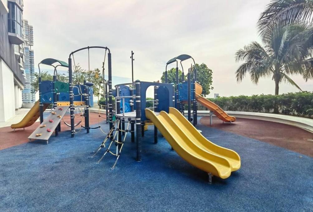 C0704 Almas Suite Seaview & Netflix Stay نوساجايا المظهر الخارجي الصورة